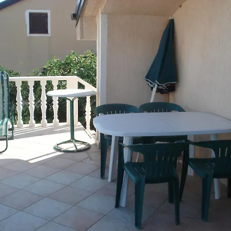 Apartment Car Vir
