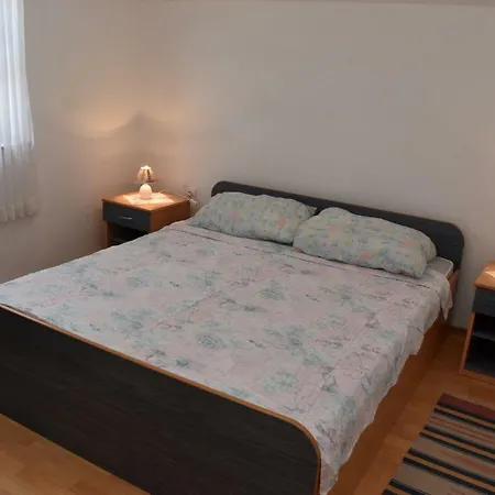 Car Apartment Vir