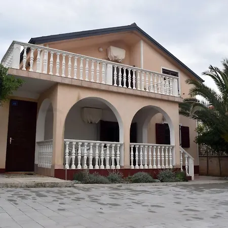 Apartament Car *